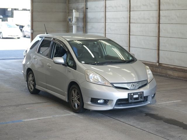 7007 Honda Fit shuttle GP2 2013 г. (ARAI Bayside)